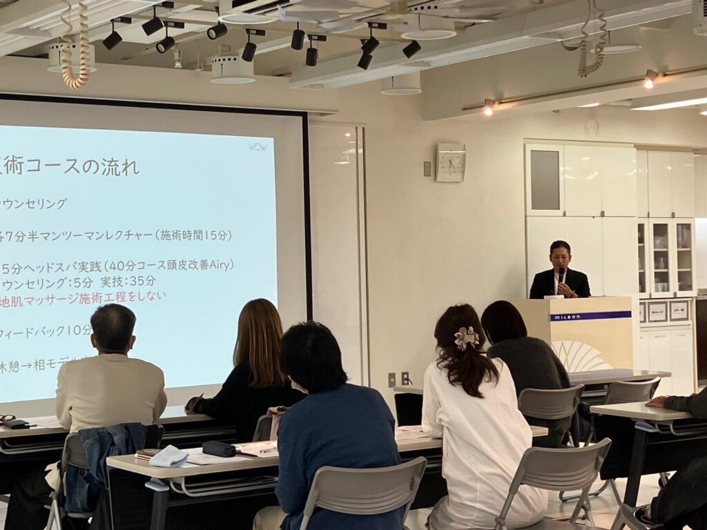 美容室で継続されるヘッドスパメニュー設計を学ぶAiry Spa®講習の様子