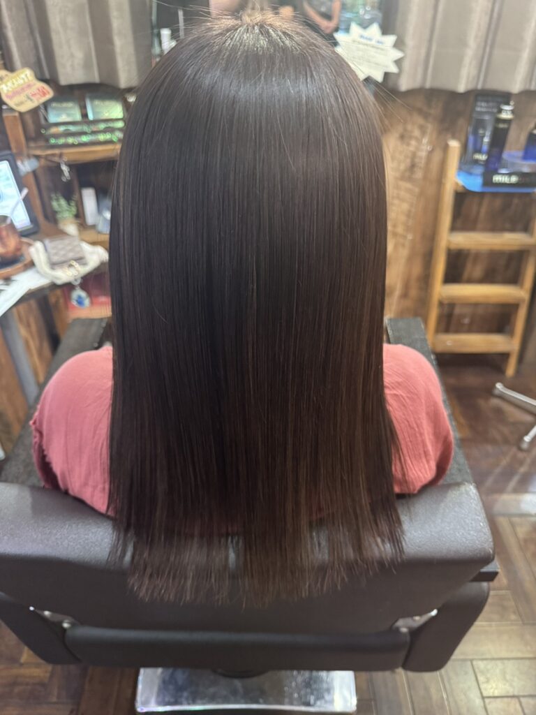 明るいベースにプレトワのラベンダーを重ね、ミラジェリィを併用したロングヘアの仕上がり