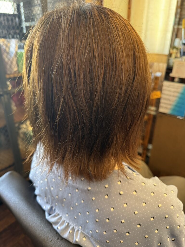 PRETOWAナチュラルベージュカラー施術前のサイド髪の状態
