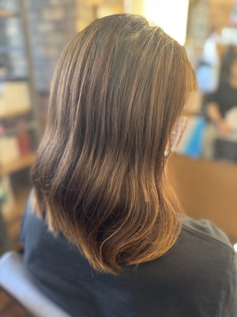 ヘアカラーの色落ちでオレンジっぽく見えやすい施術前の髪