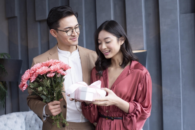 ご夫婦やカップルで癒しの時間を過ごすヘッドスパギフトのイメージ