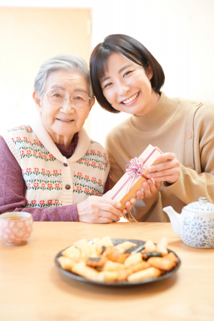 母の日や誕生日に女性へ贈るヘッドスパプレゼントのイメージ