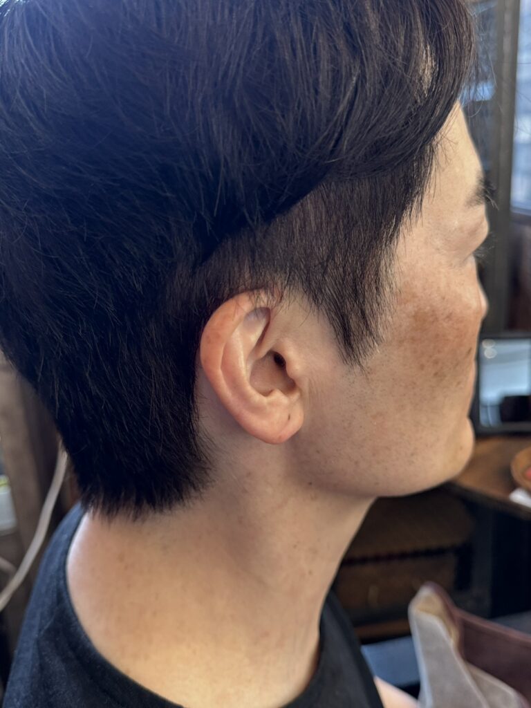 プレトワナチュラル5レベルで耳まわりの白髪を自然に染めた男性のお客様