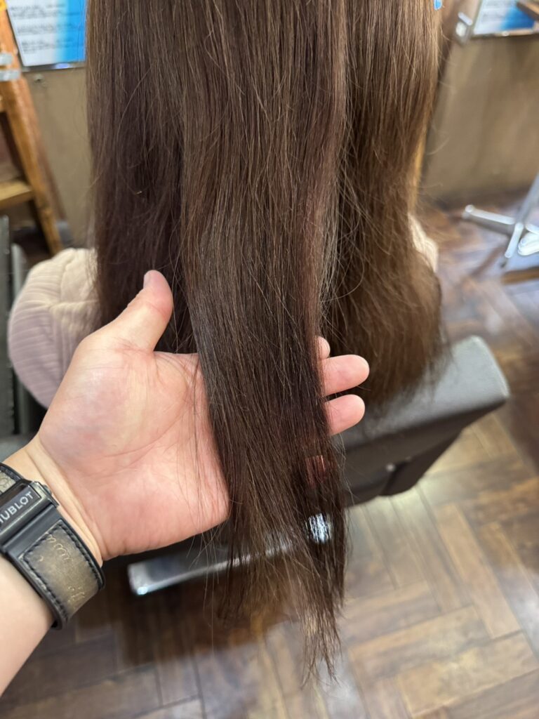 PRETOWAピンク+マゼンタ10レベルで染める前の毛先の褪色状態